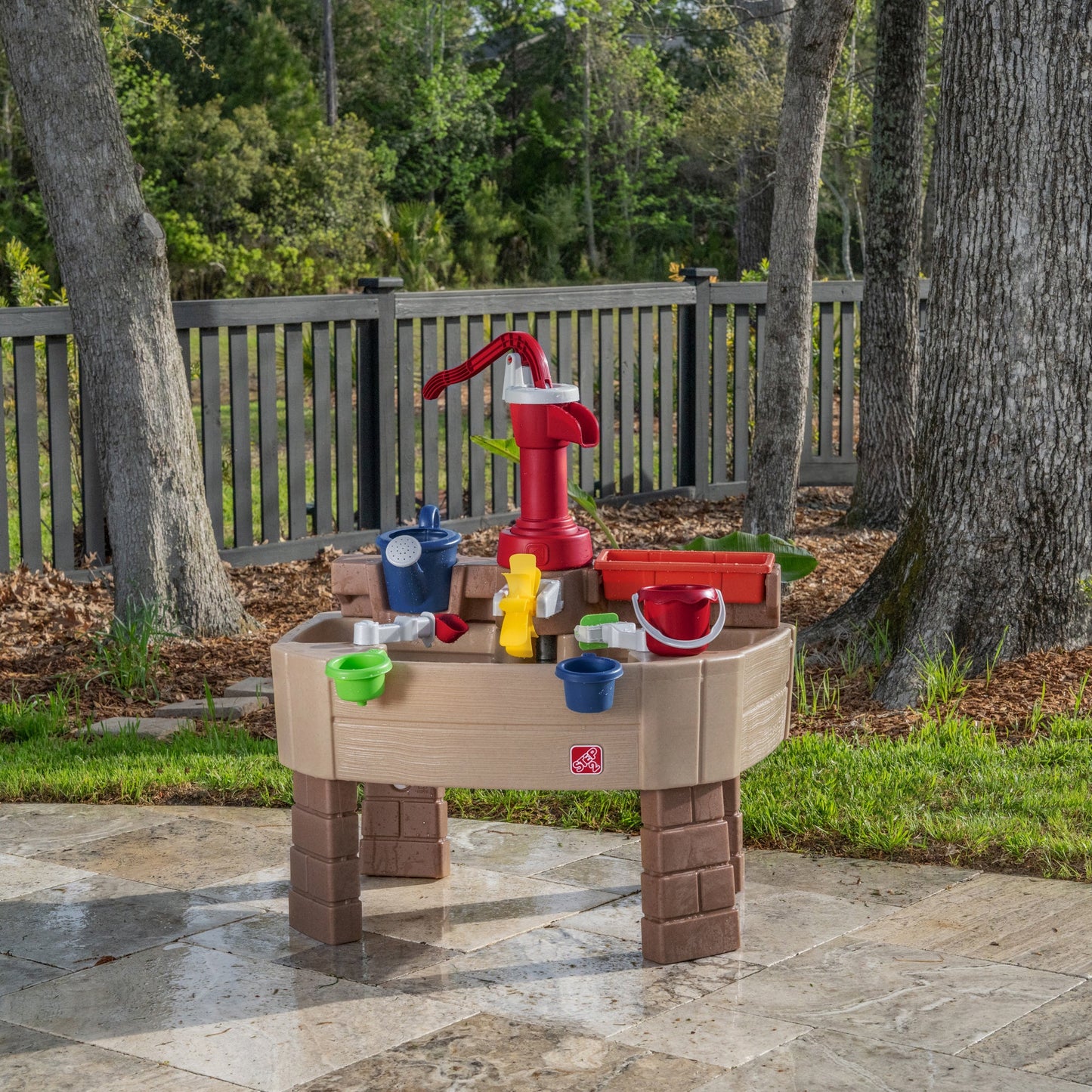 Pump & Splash Discovery Water Table™