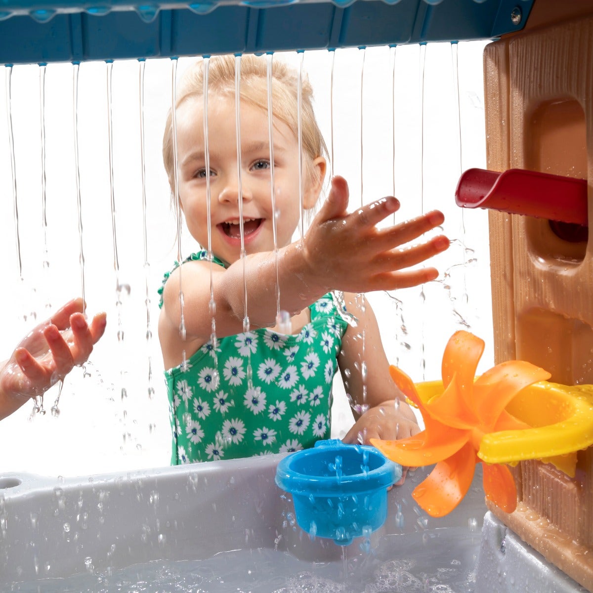 Rain Showers Splash Tub raining.<br />