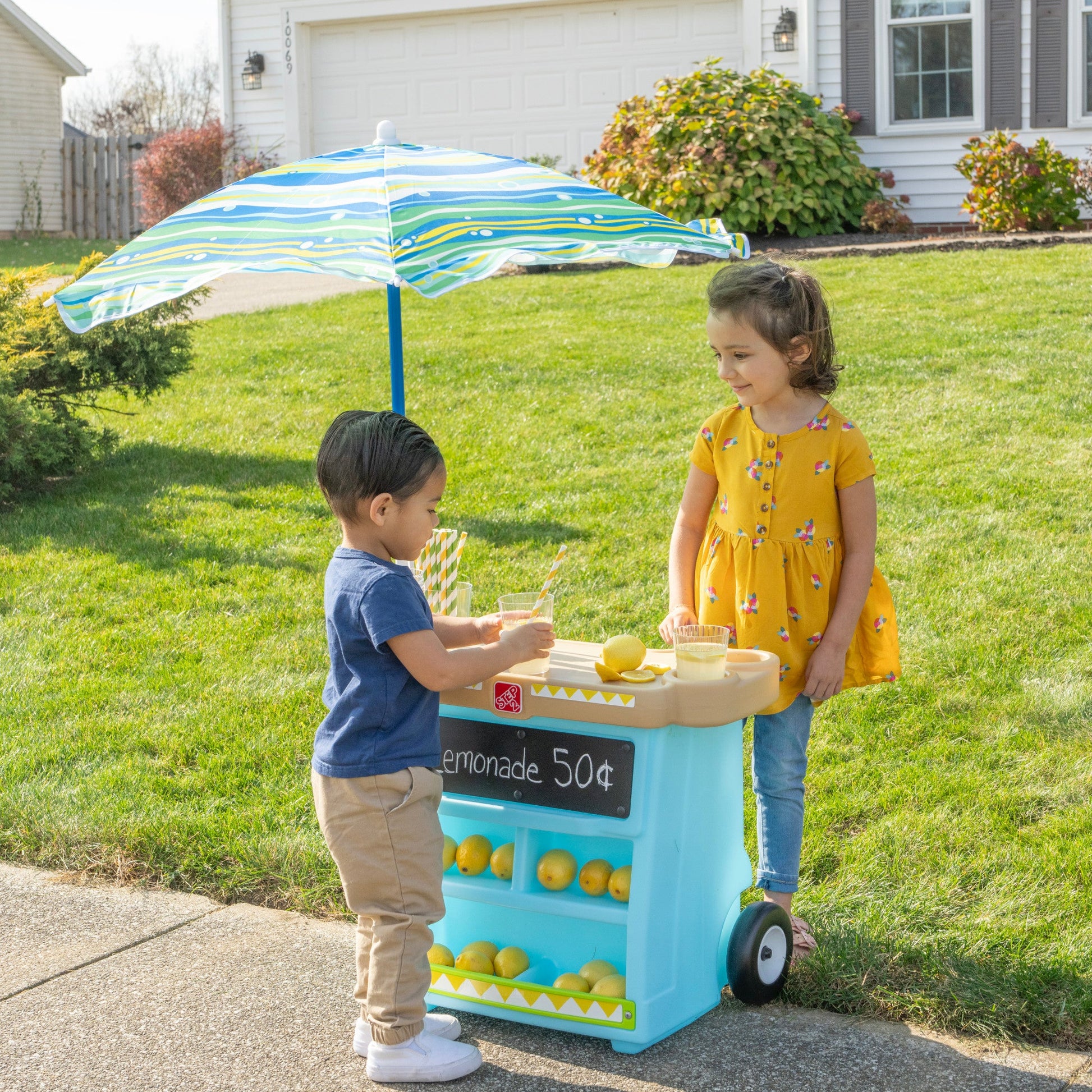 My First Lemonade Stand™ with children playing