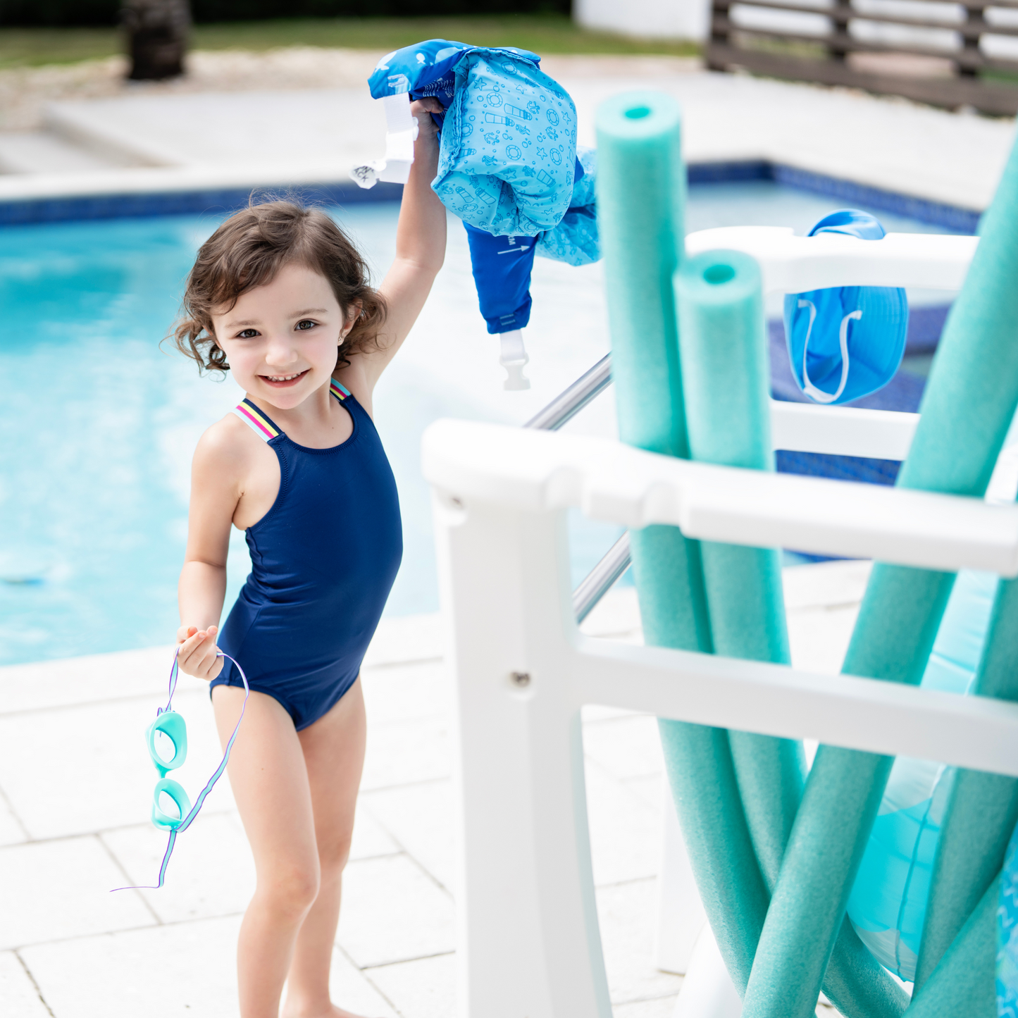Vero Pool Side Organizer with child retrieving items