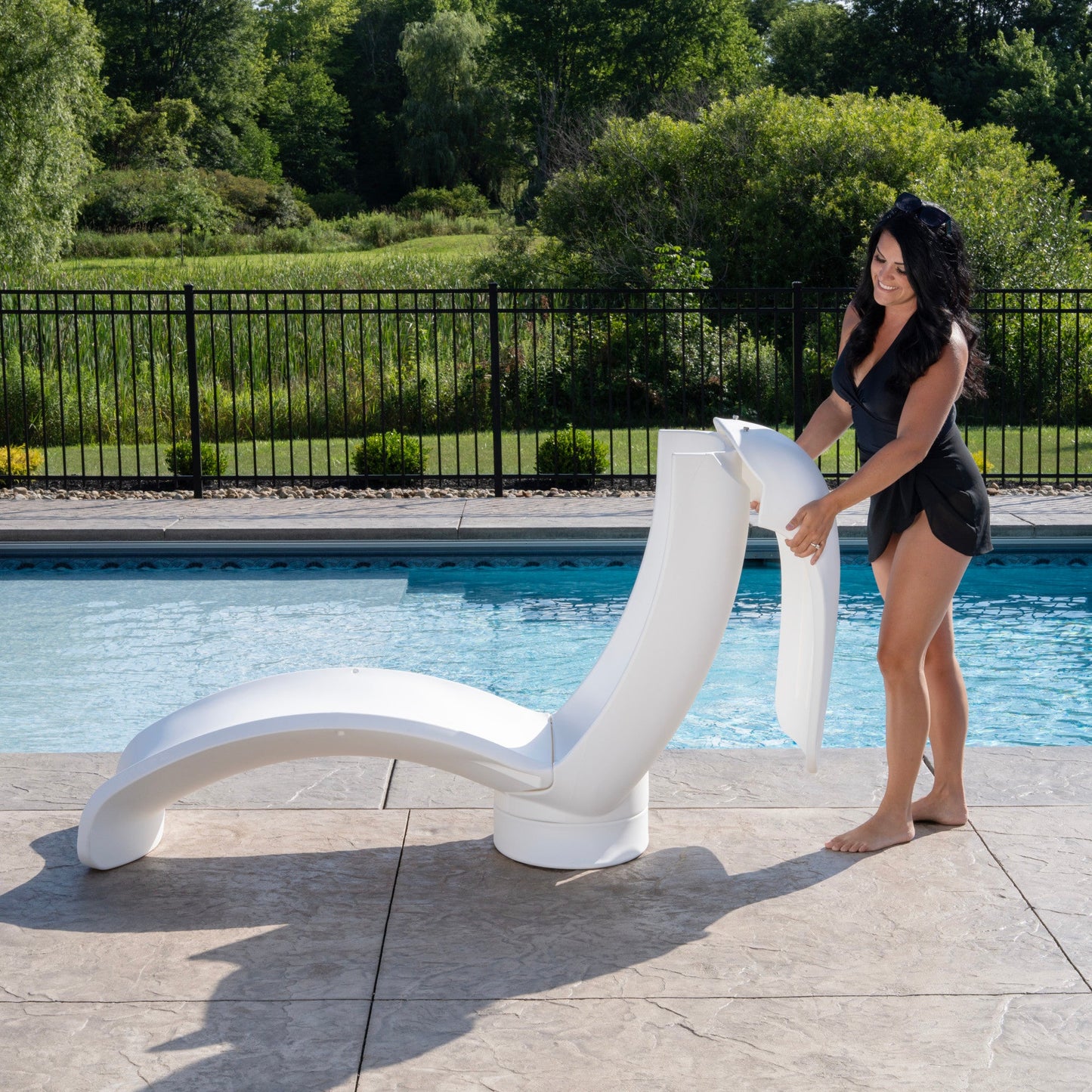 Mondello Lounger with Shade and shade cover is optional