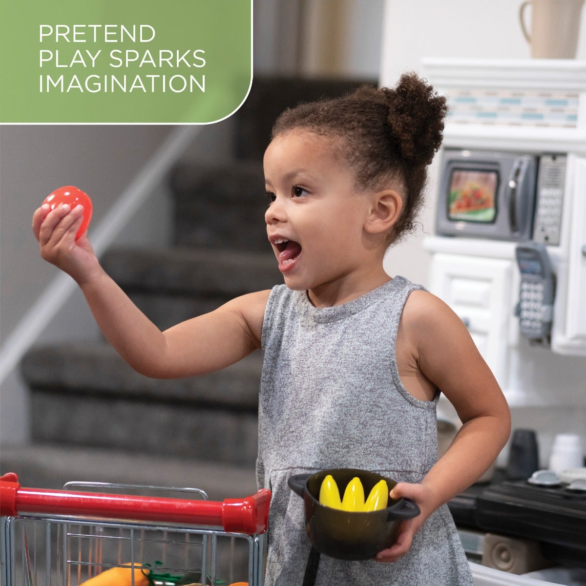 LifeStyle™ Dream Kitchen™ girl playing