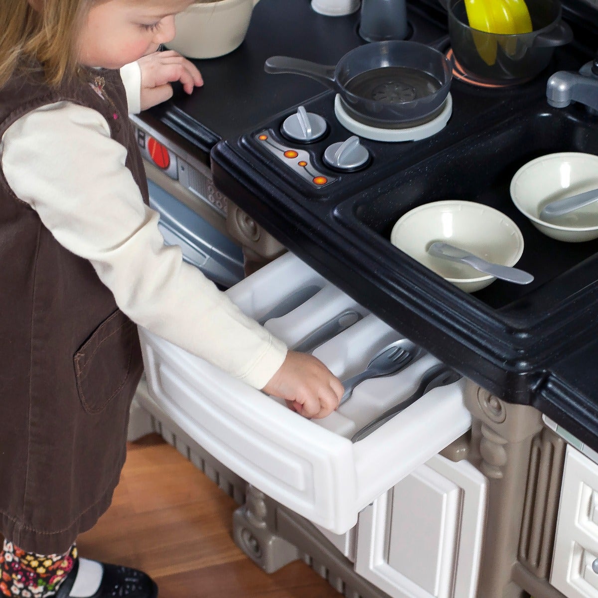 Dream Kitchen with Extra Play Food Set drawer