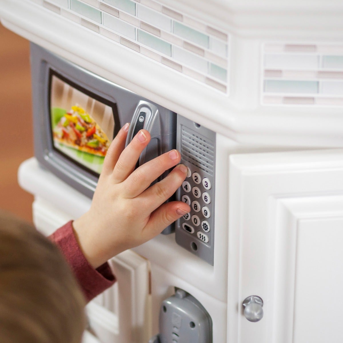 Dream Kitchen with Extra Play Food Set microwave with working keypad