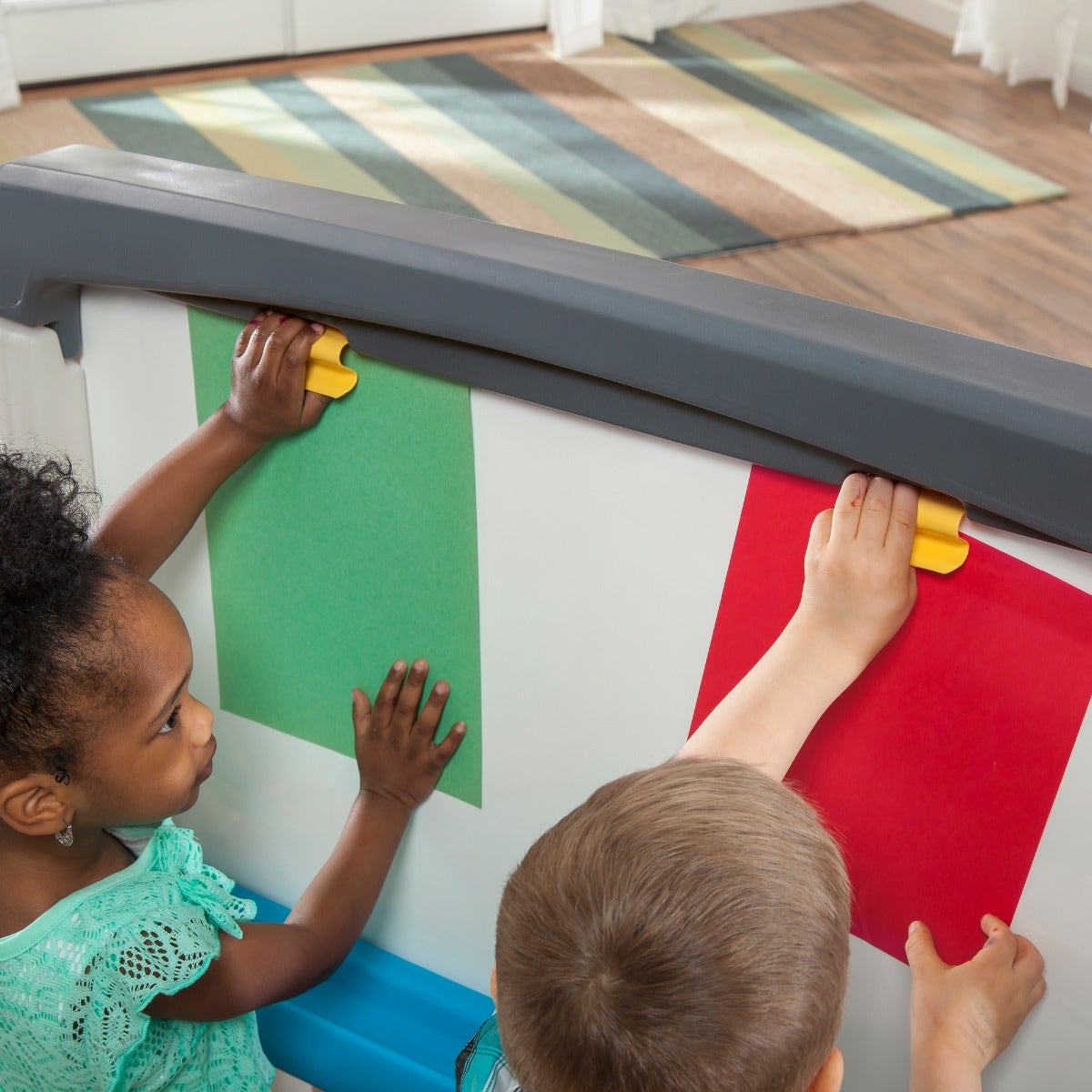 Jumbo Art Easel whiteboard with paper clips