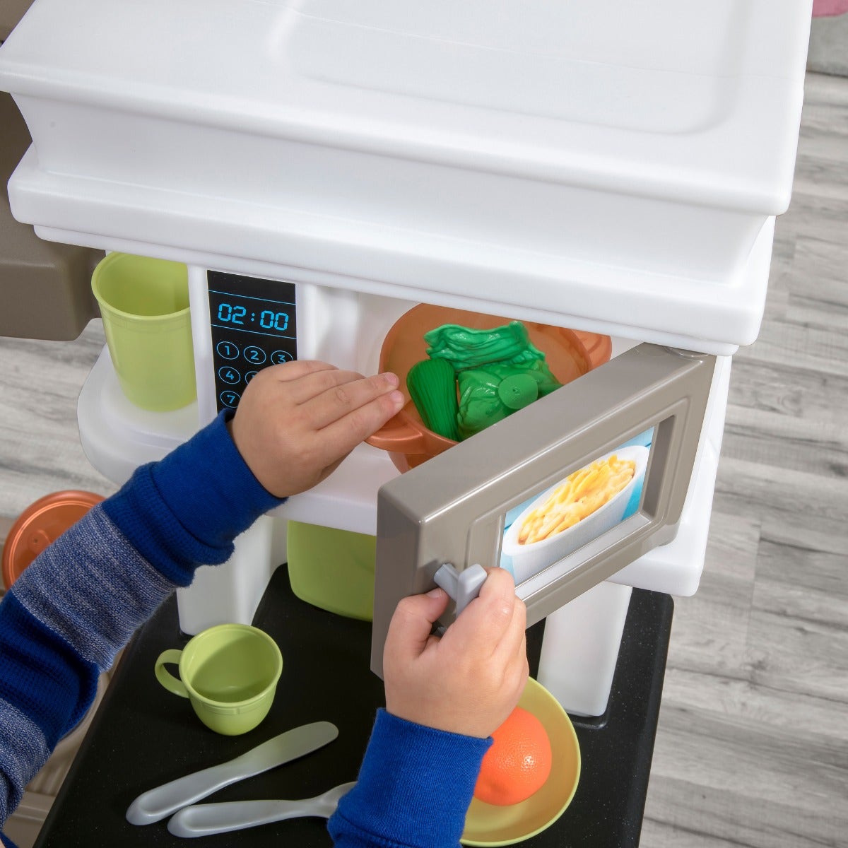Modern Metro Kitchen™ microwave