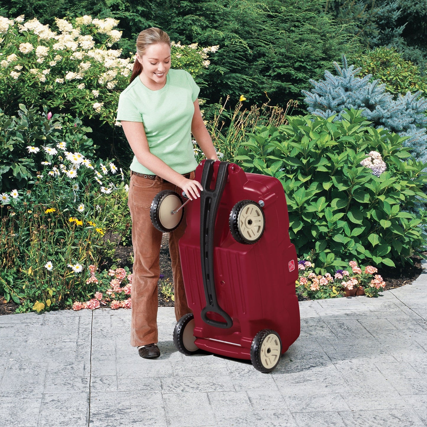 Neighborhood Wagon™ handle folds underneath for storage and transportation<br />