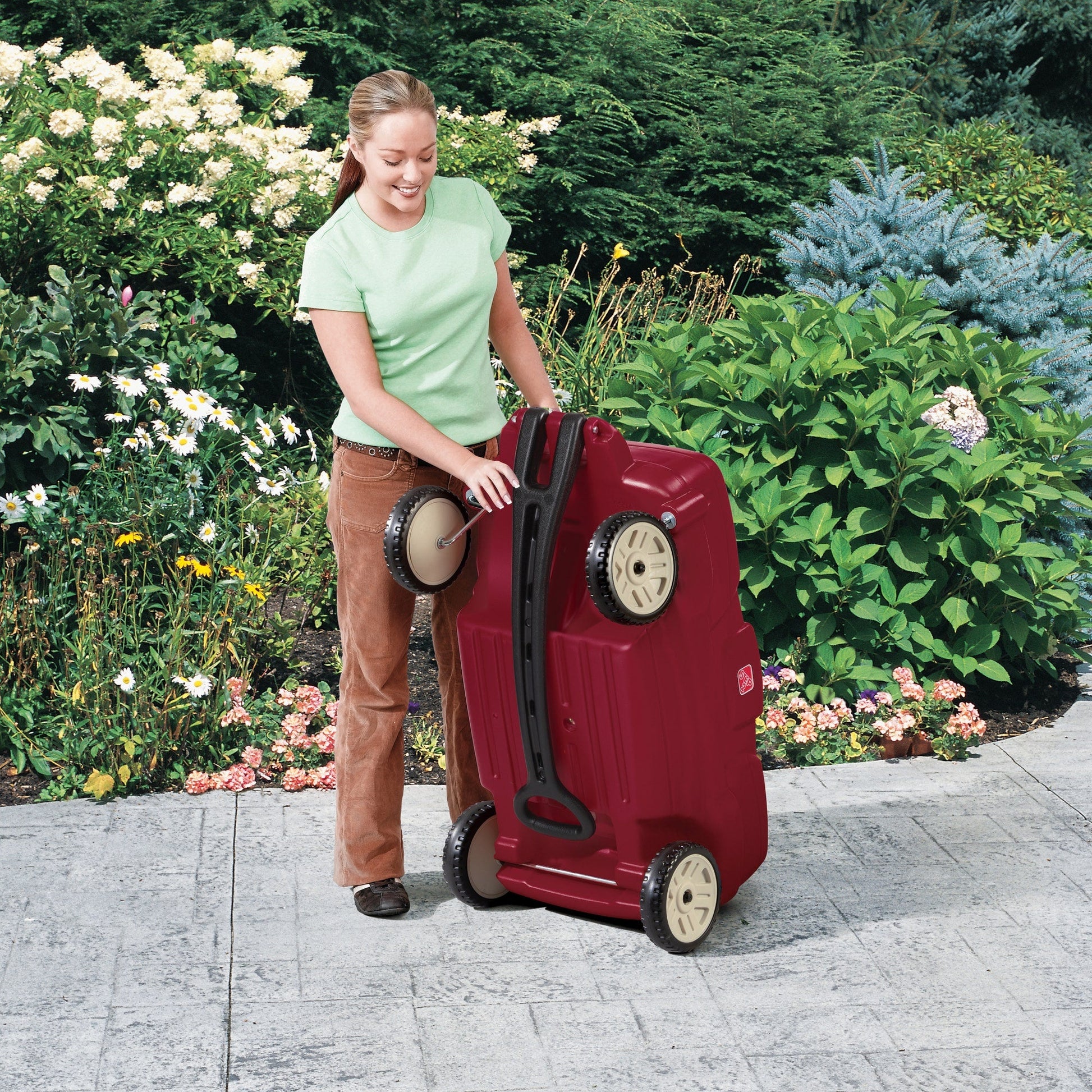 Neighborhood Wagon™ handle folds underneath for storage and transportation<br />
